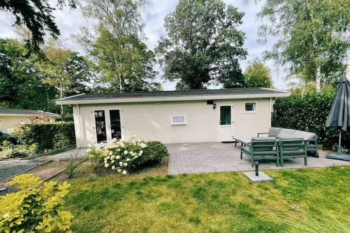 Ferienhaus für 4 Personen, mit Whirlpool und Terrasse sowie Garten und Pool in Arnheim