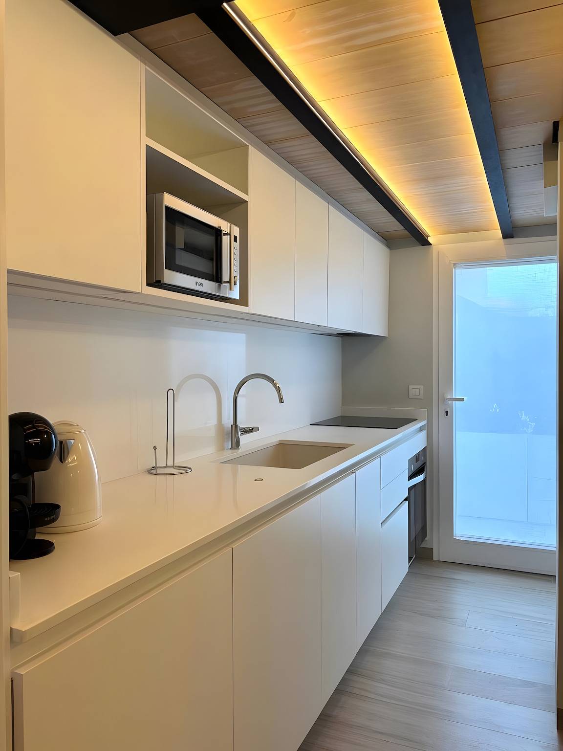 Apartamento entero, Apartamento 'Dúplex B01' con piscina comunitaria, Wi-Fi y aire acondicionado in Alfàs del Pi, Costa Blanca