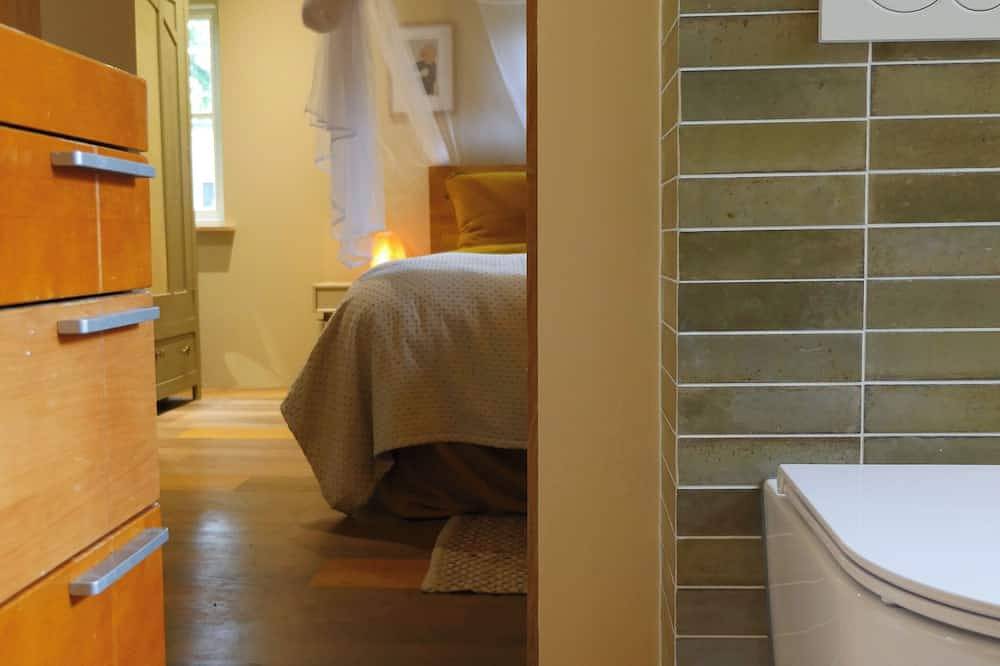 The Sunbird Inn with luxury bathroom & sauna in quiet resort with many amenities in Diessen, Nordbrabant
