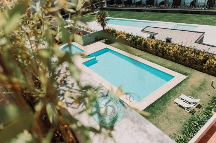 Appartement de vacances pour 4 personnes, avec bassin pour enfant et jardin ainsi que piscine et vue