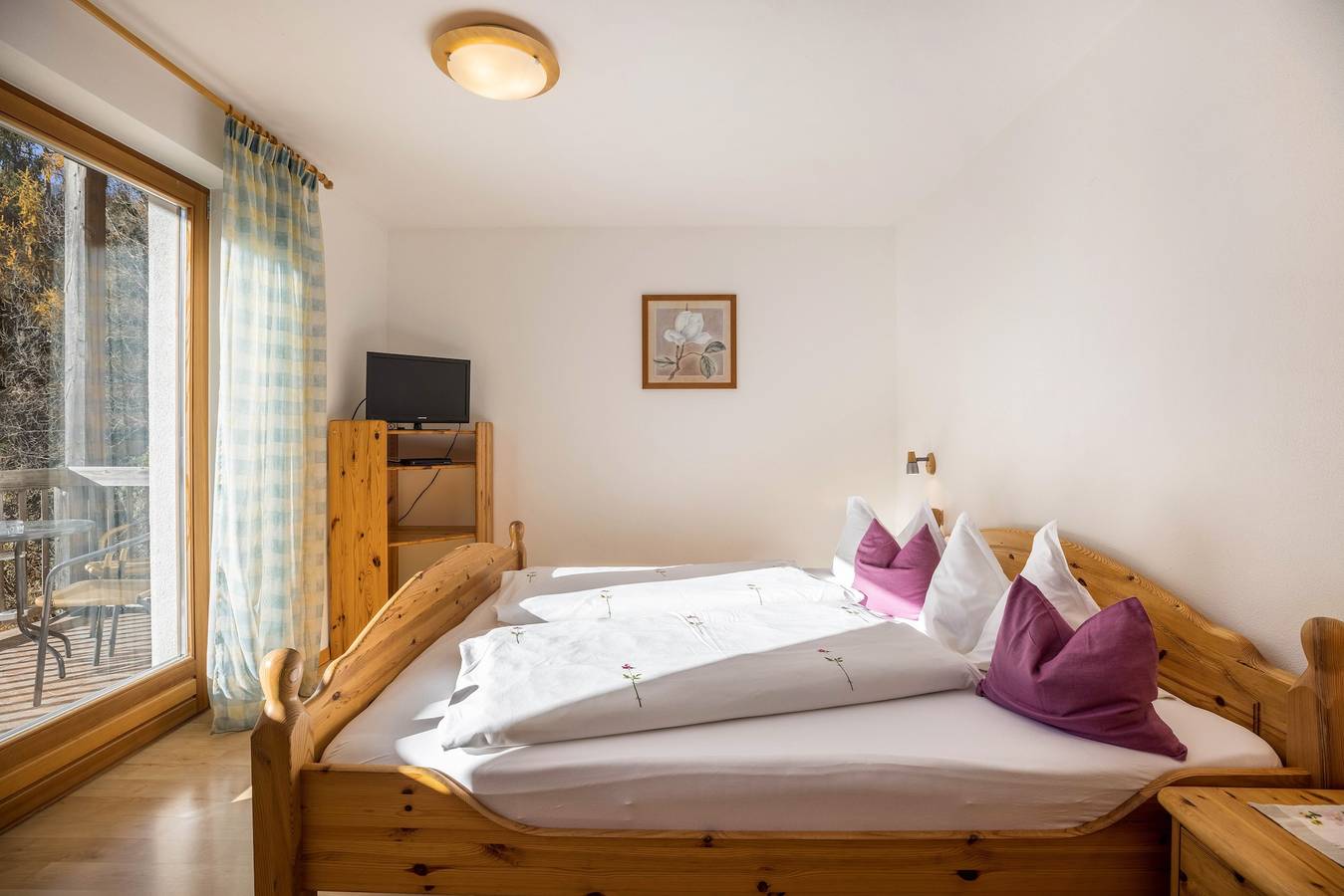 Ganze Wohnung, Bnb Lettnerhof – Balcony Familysuite. Mitten im Grünen, Südbalkon, Bergblick, Wlan. in Welsberg-Taisten, Östliche Dolomiten