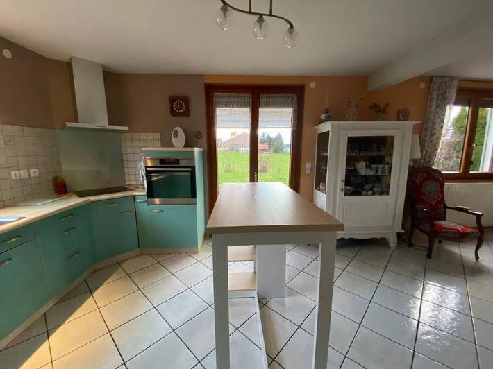 Location de vacances pour 6 personnes, avec vue ainsi que terrasse et jardin à Bians-les-Usiers - 3