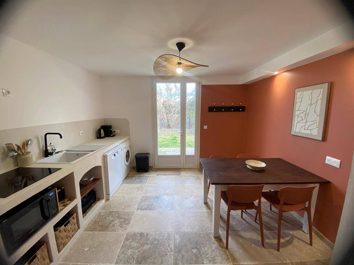 Appartement entier, One-Bedroom Apartment in Allègre-les-Fumades, Région d'Alès