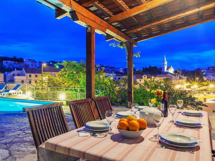Holiday rental for 8 people, with Terrace and Garden as well as Pool in Brac