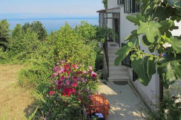 Gîte pour 5 personnes, avec jardin dans Mošćenice