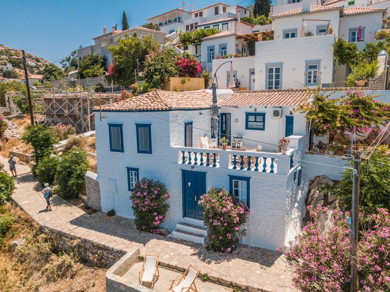 Lotus Sweet Home Hydra in Hydra