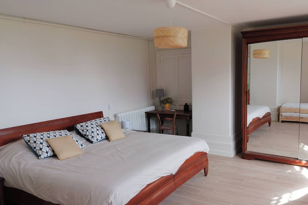 Large gîte in the heart of the Brocéliande forest, unique pond view in Paimpont, Rennes und Umgebung