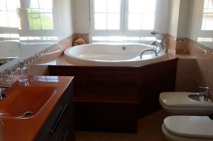 Gîte pour 2 personnes, avec jacuzzi ainsi que jardin et balcon à Castro-Urdiales - 3