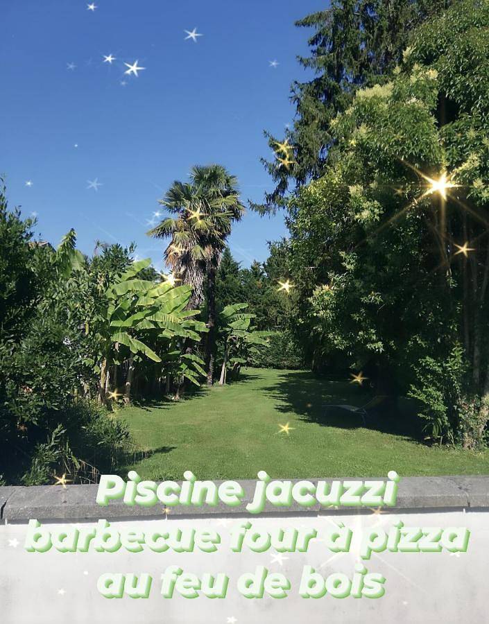 Location de vacances pour 10 personnes, avec jardin ainsi que vue et piscine, animaux acceptés à Saint-Lon-les-Mines