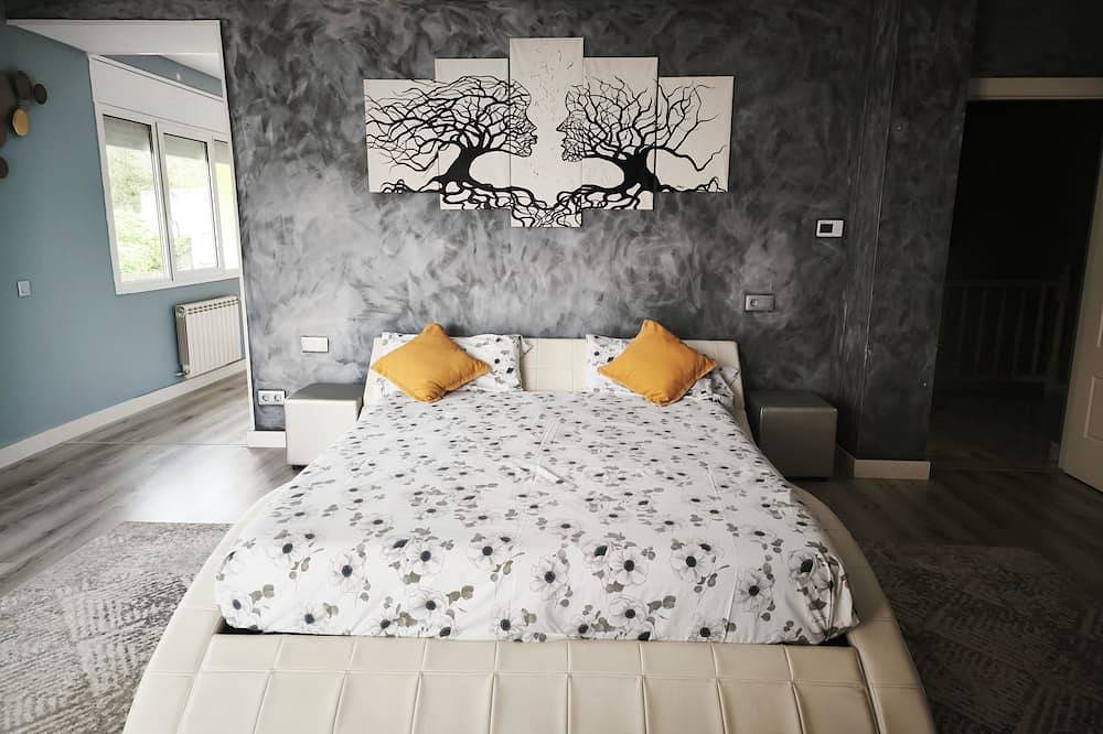 Luxury Villa in Vallromanes - Nature, Pool, Views, Close to Barcelona & Beach. in Vallromanes, Costa del Maresme