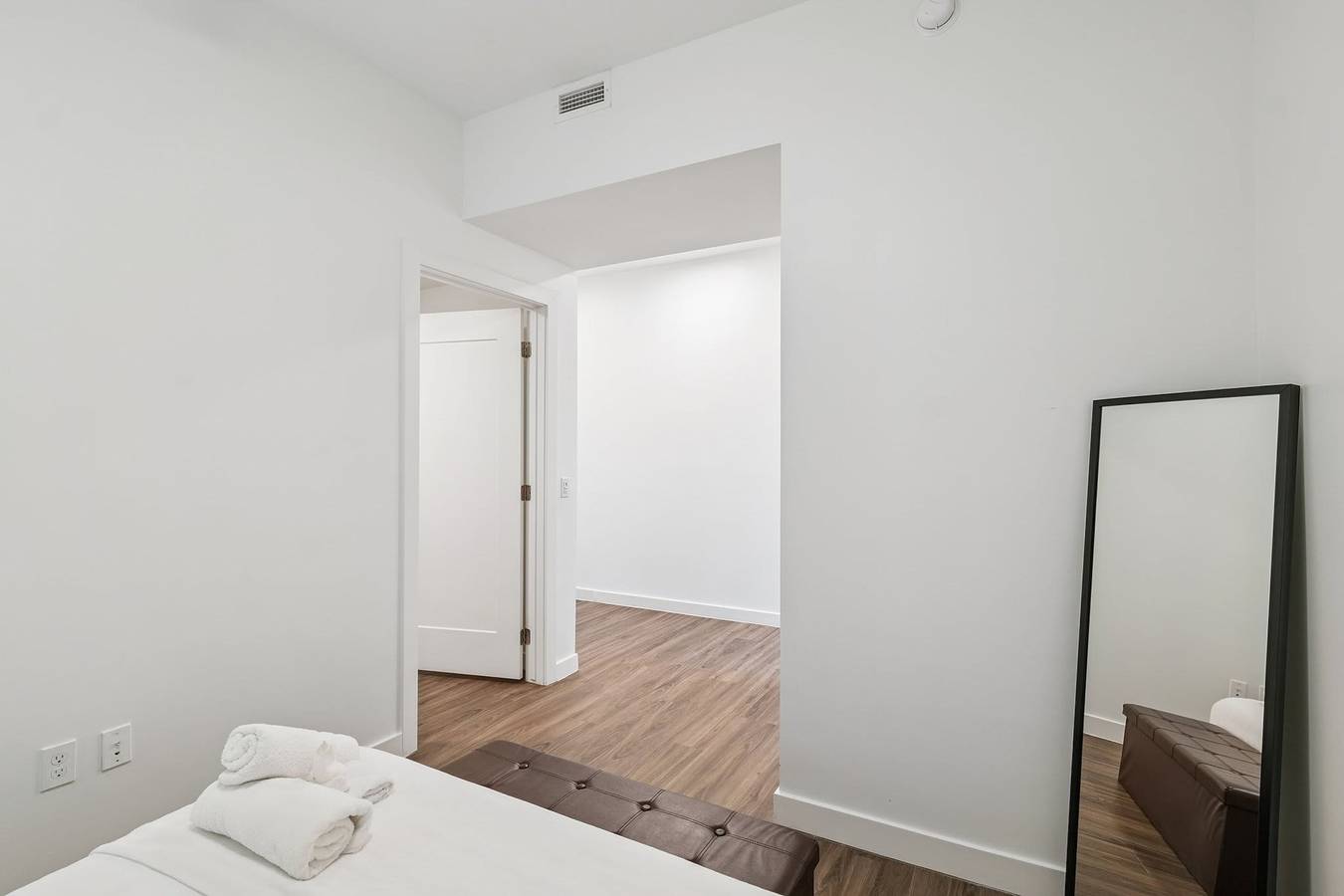 Entire apartment, Cozysuites Adeline Sdo - valet parking gym pool in Phoenix, Maricopa County