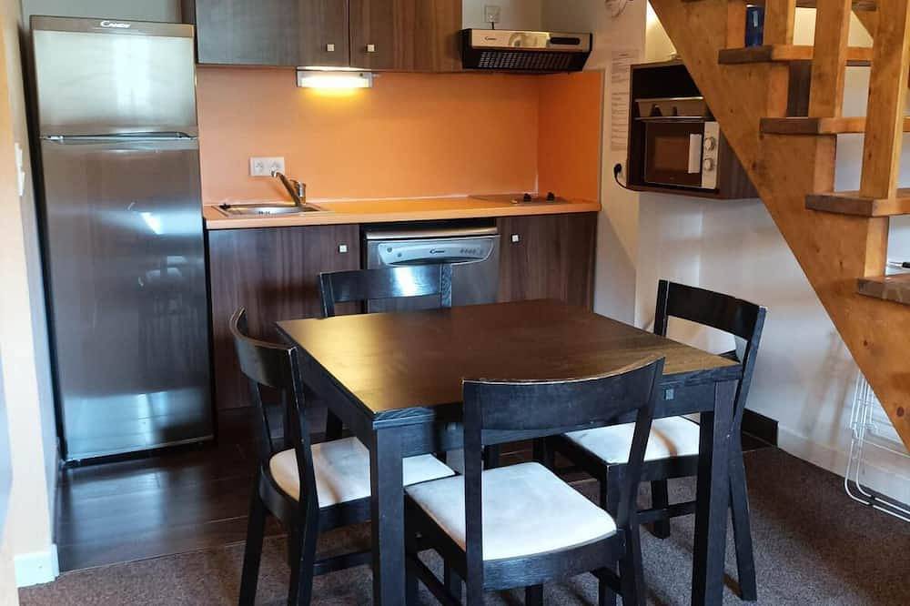 Entire apartment, Wifi, 4th floor, swimming pool, sauna, parking, tv, 35m², Pra Loup in Jausiers, Mercantour National Park