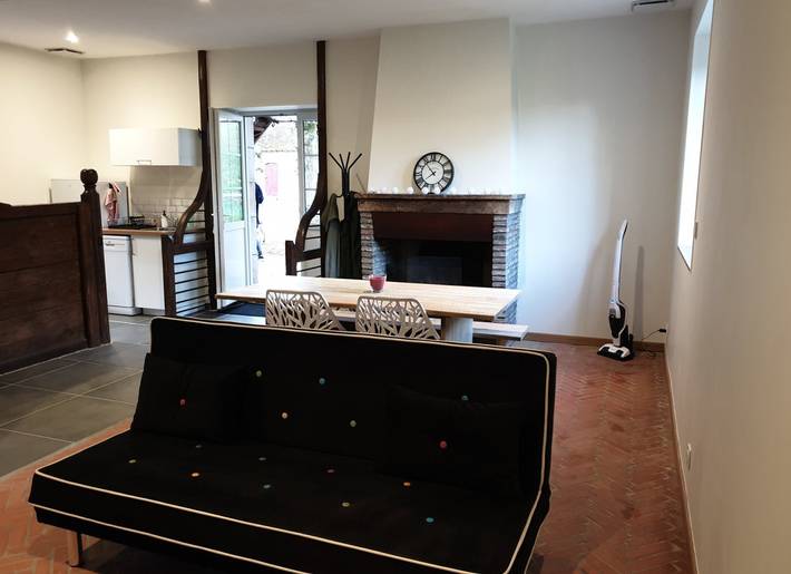 Gîte pour 8 personnes, avec terrasse ainsi que jardin et piscine dans le Cher - 4