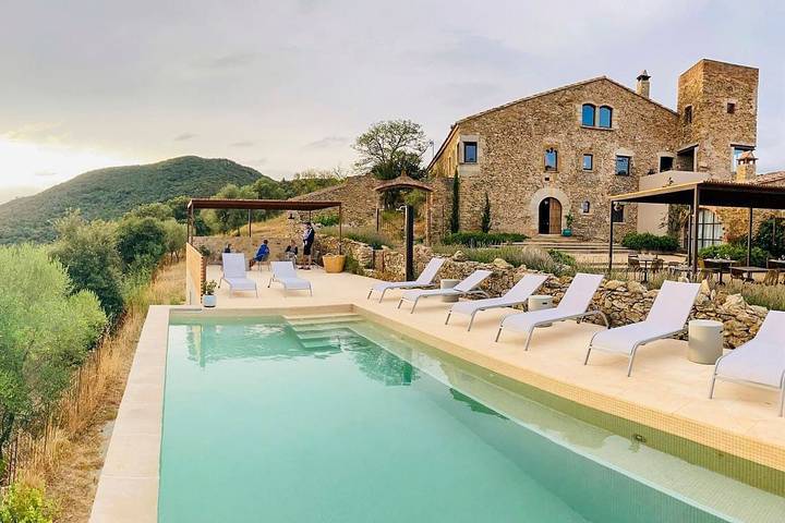 Casa rural para 16 personas, con jardín y terraza en Quart 