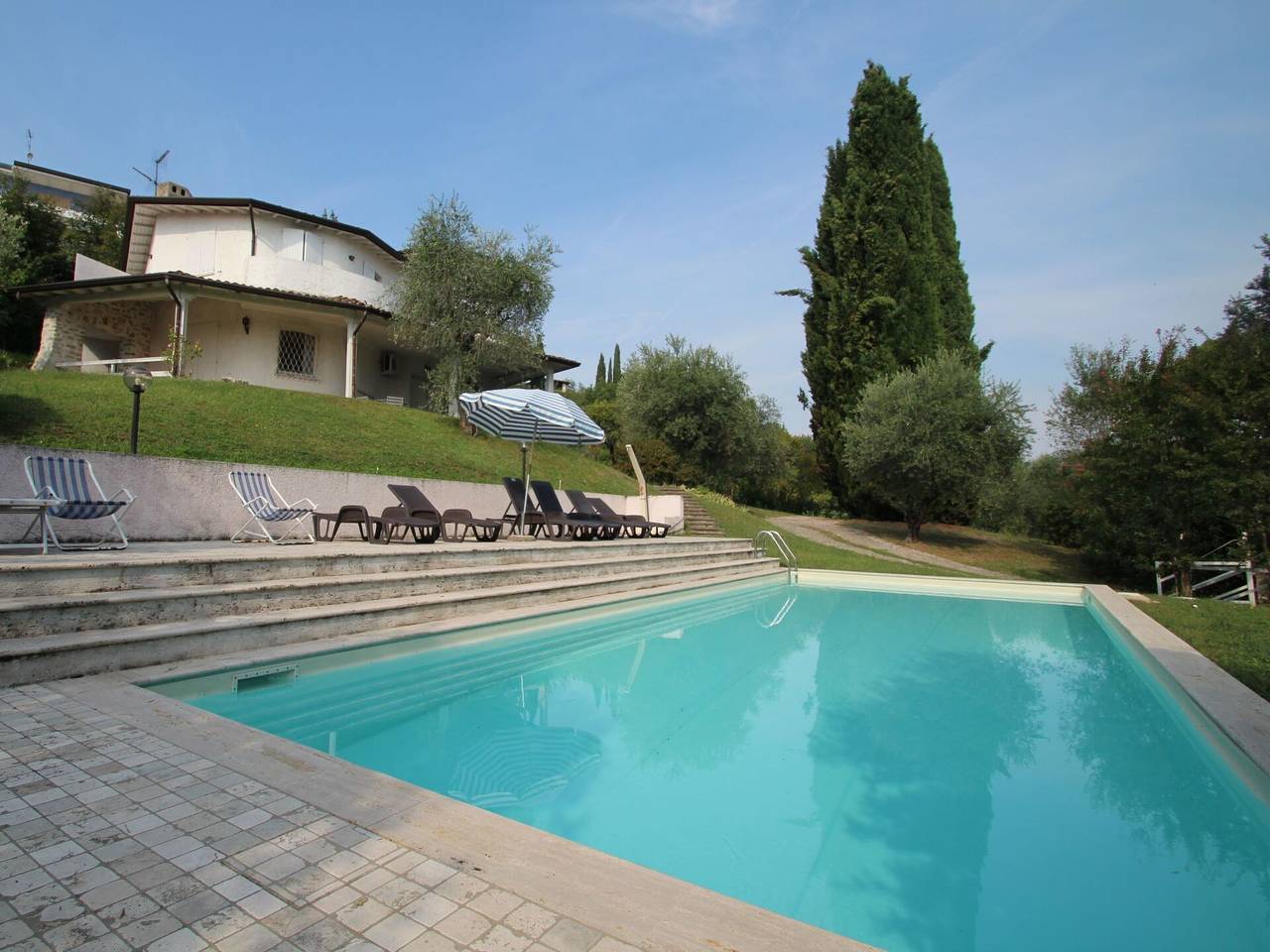Villa per 14 Persone in San Felice del Benaco, Prealpi Gardesane