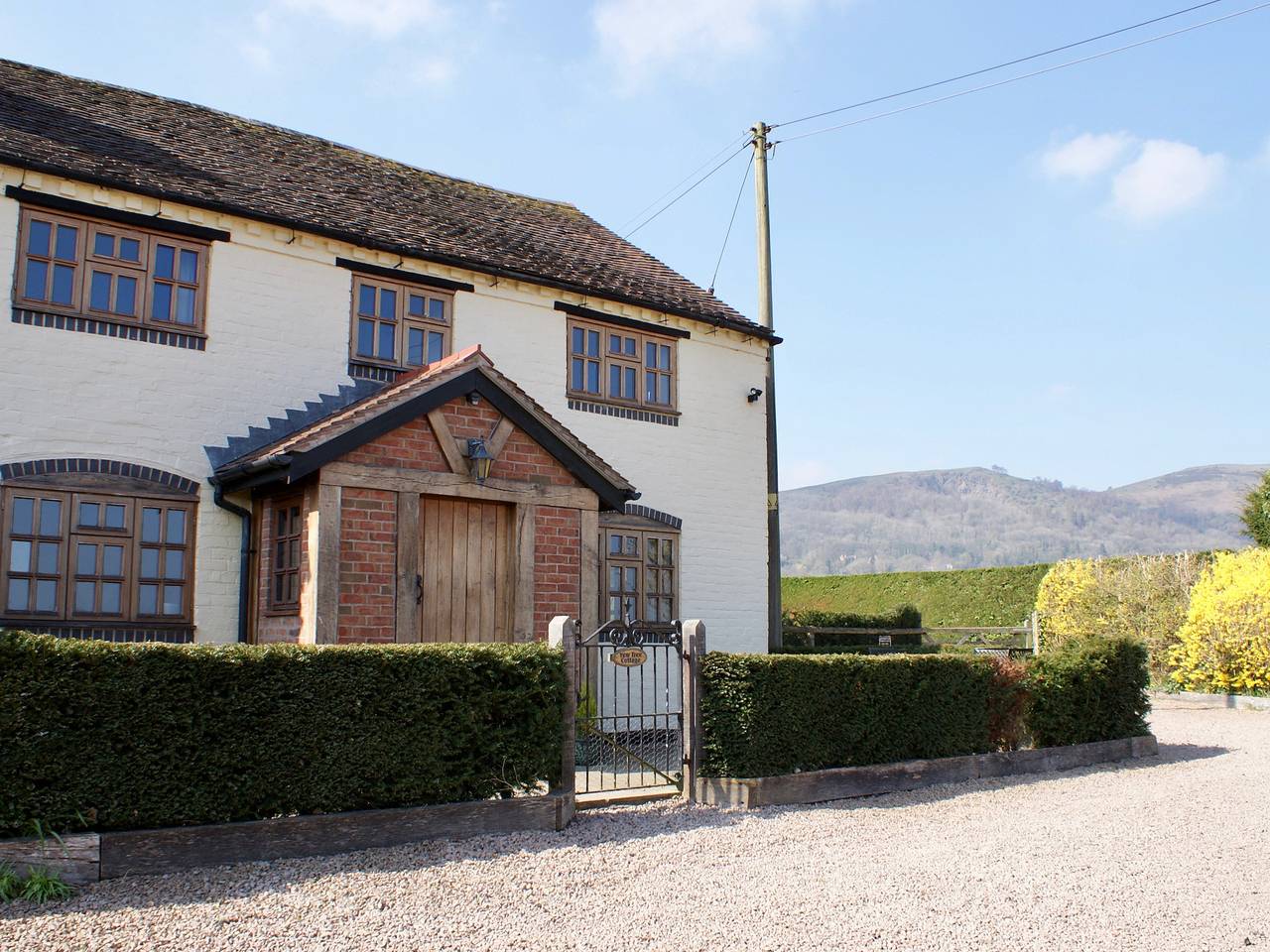 Yew Tree Cottage in Welland, Worcestershire