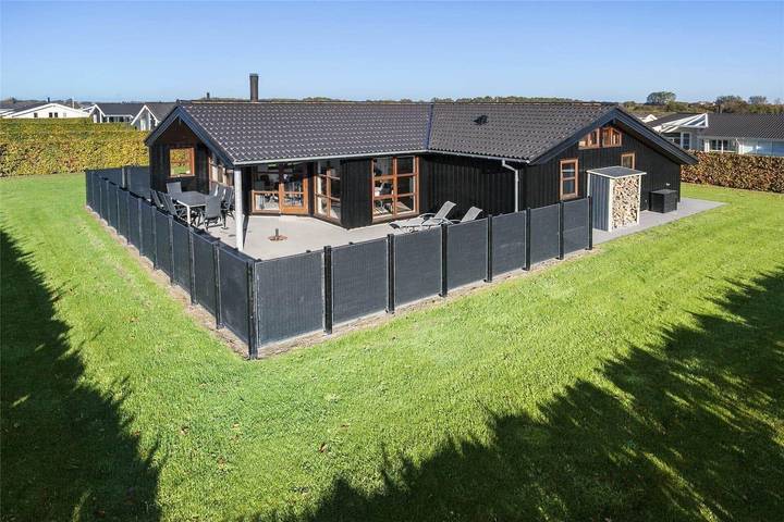 Ferienhaus für 8 Personen, mit Whirlpool und Terrasse sowie Sauna in Flovt Strand