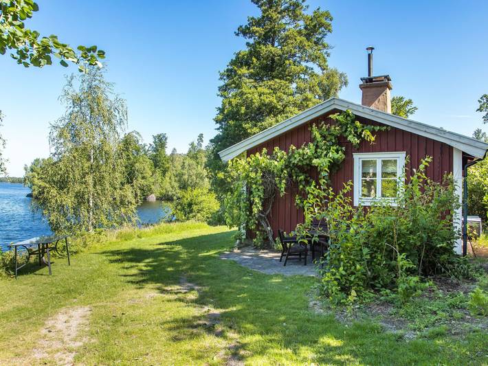 Feriehus for 3 personer, Terrasse og Hage i tillegg til Sauna og Innsjøutsikt i Småland