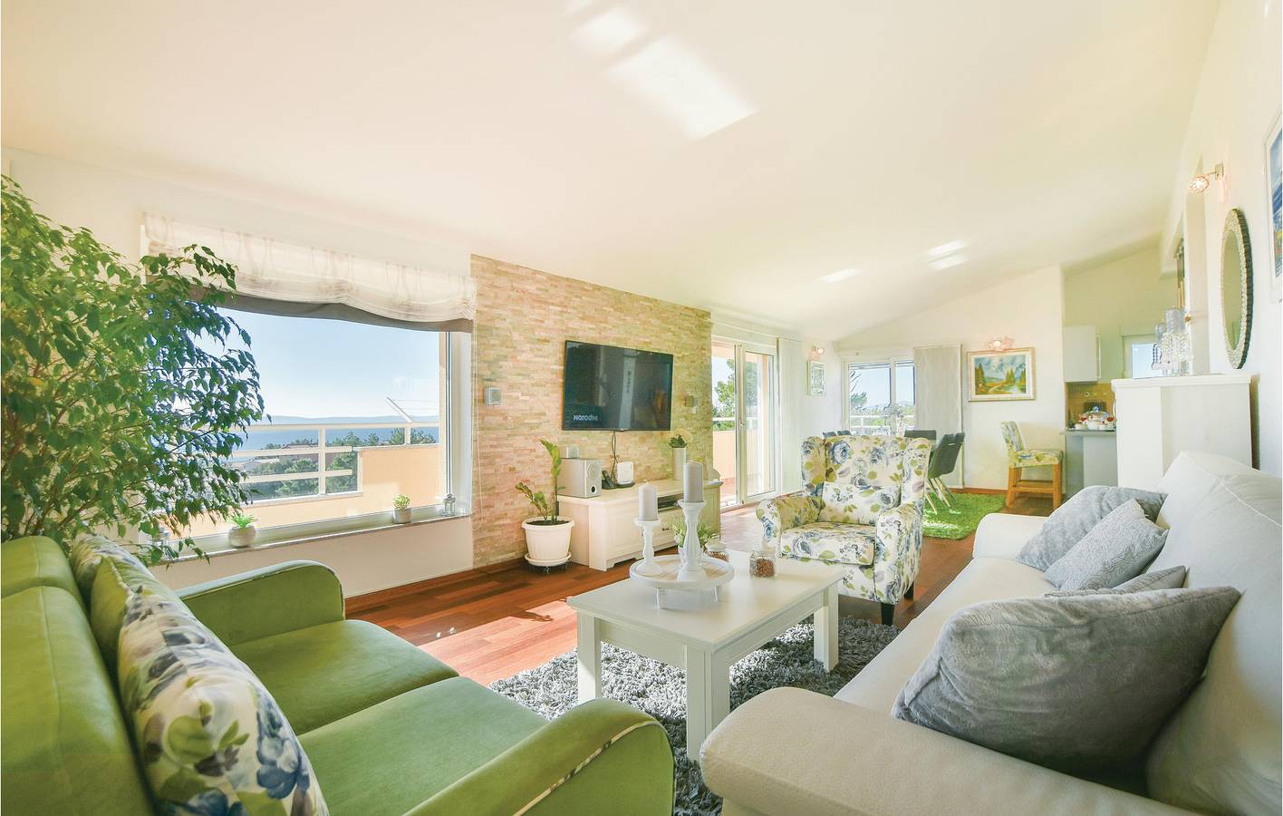 Cozy Apartment with Pool & Terrace, 2km from Strobec Beach in Podstrana, Split-Dalmatia