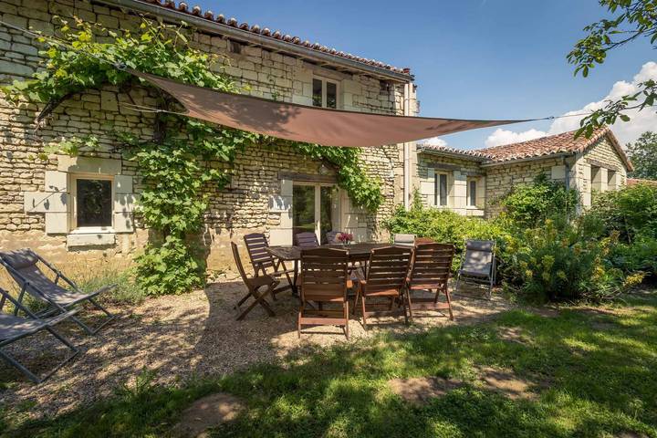 Gîte pour 8 personnes, avec Jardin et Sauna à Saires