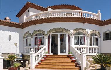 Maison De Vacances pour 13 Personnes dans Mont-roig del Camp, Baix Camp, Photo 1