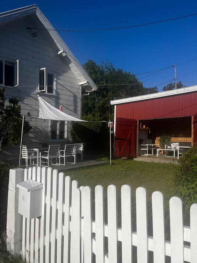 Feriehus for 9 personer, med Terrasse og Hage i tillegg til Utsikt i Grimstad
