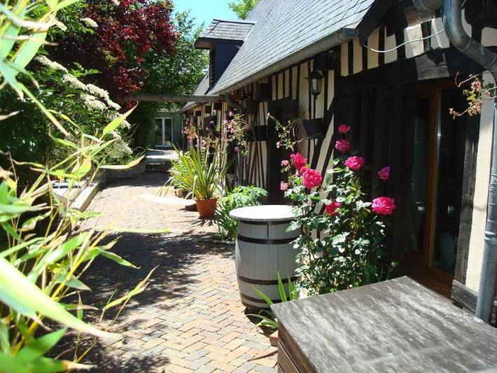 Location de vacances pour 16 personnes, avec piscine et terrasse à Basseneville - 2