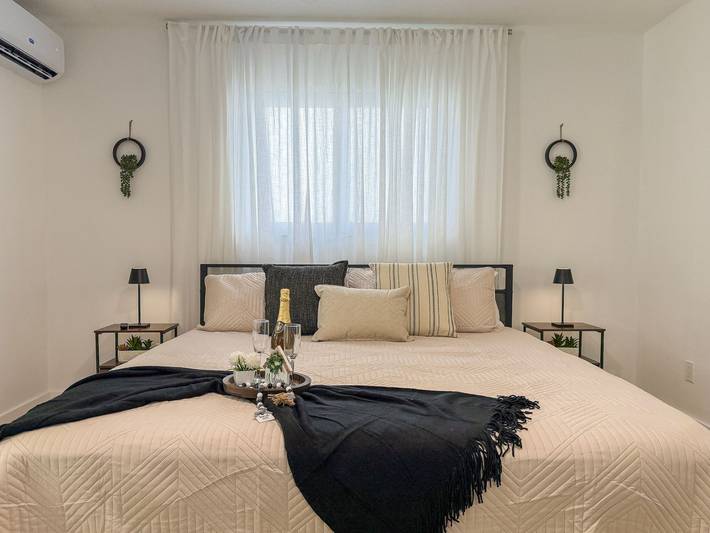 Vacation rental for 3 people, with yard and terrace in Pembroke Pines