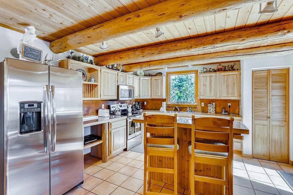 Mountain Cabin in a Perfect Setting w/ Hot Tub, Spacious Deck, Fireplace - Pura Vida in Park County