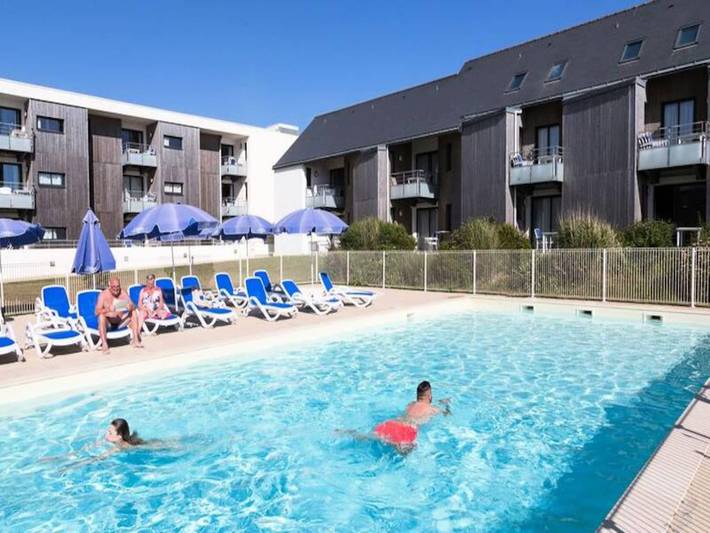 Gîte pour 6 personnes, avec piscine et balcon/terrasse, adapté aux familles dans Plage De La Falaise - 2