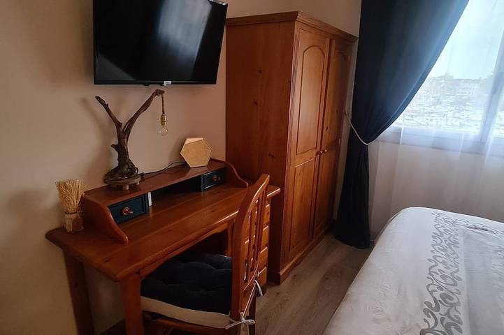 Ganze Wohnung, Le Panoramic - 180° sea view & port - Balcony - Elevator - Garage - Waterfront in Saint-Benoît-de-l'Aure, Bayeux und Umgebung