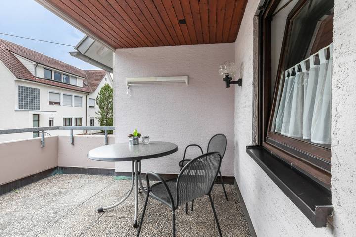 Entire studio, Holiday Apartment "Apartment Am Wasen" with Balcony in Kirchheim unter Teck, Landkreis Esslingen