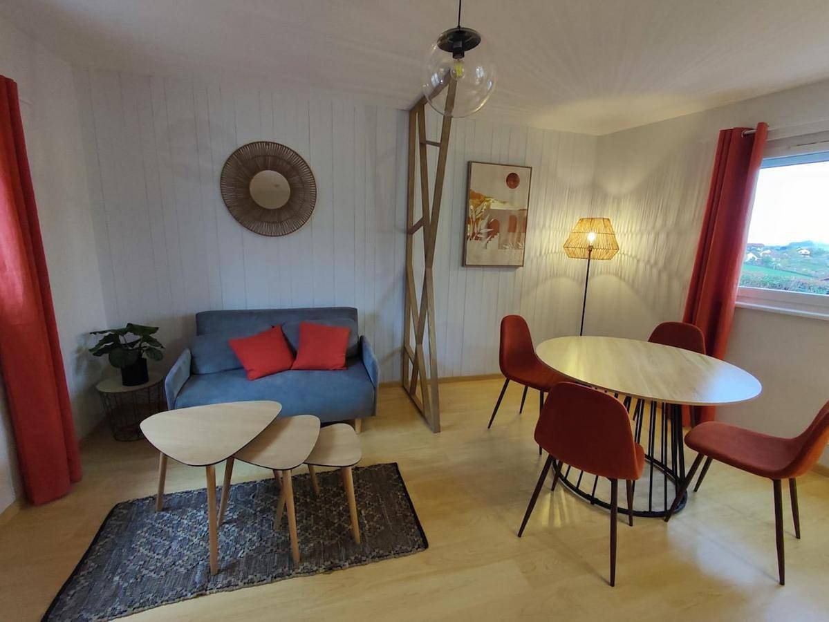 Appartement entier, Appartement 35m2 in Dompierre-les-Ormes, Région de Mâcon