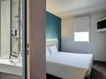 Hôtel pour 2 personnes, avec jardin et terrasse, animaux acceptés dans Parc des Expositions de Villepinte