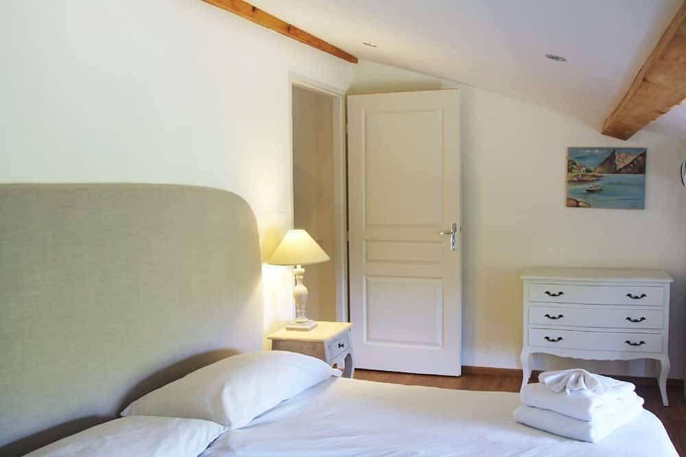 High end self-catering cottages in nature, with pick-your-own produce. in Pamiers, Ariège