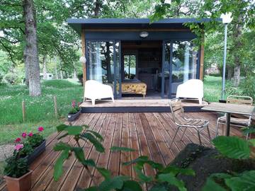 Gîte pour 4 personnes, avec vue ainsi que jardin et vue sur le lac à Sénergues