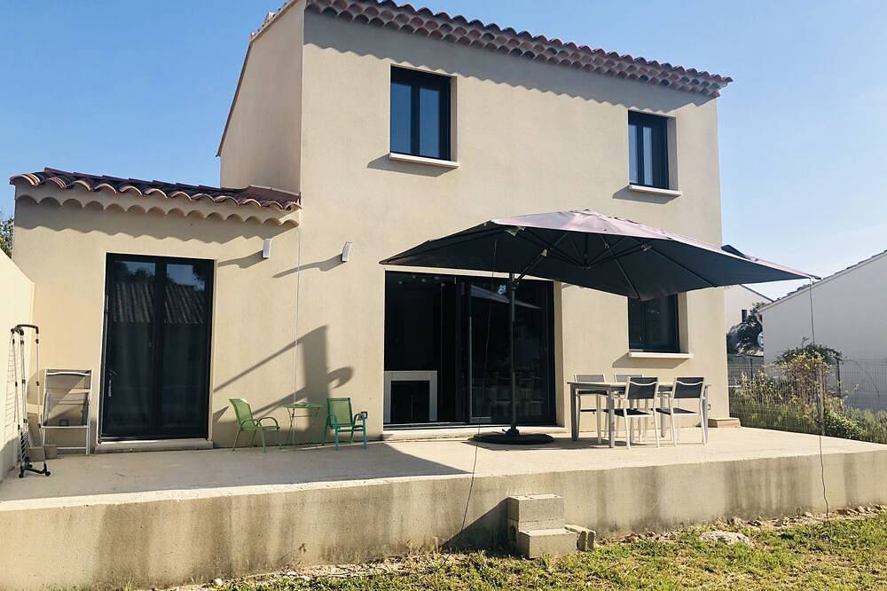 New house near Avignon in Rochefort-du-Gard, Nimes region