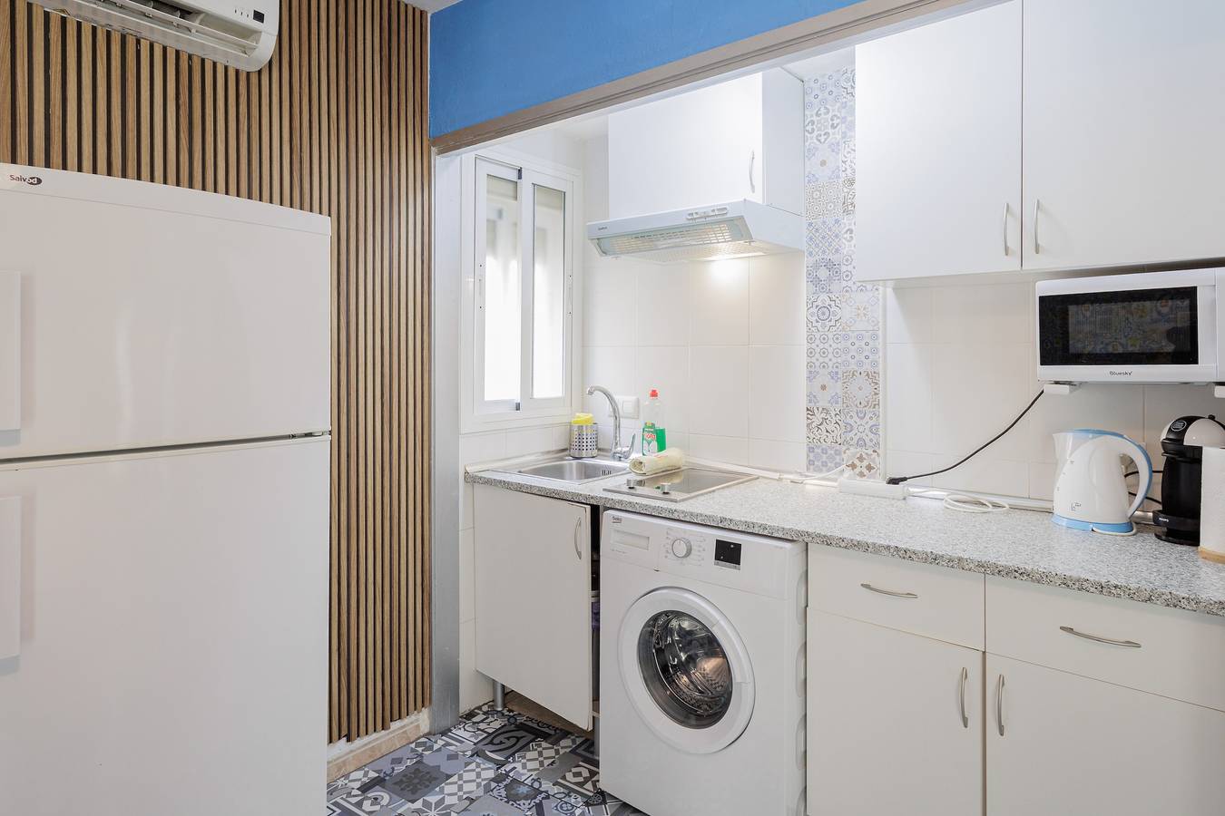 Apartamento inteiro, Apartamento 'Sevilla Center Premium' com varanda, Wi-Fi e ar condicionado in Casco Antiguo, Sevilha