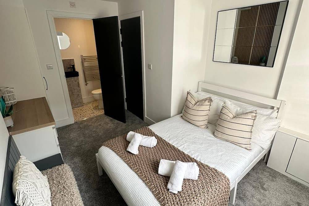 Luxurious Central 5 Double Bedroom Home | 3 Floors in Cardiff, Cardiff region
