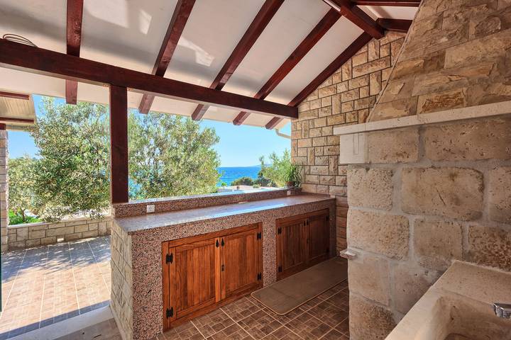 Villa pour 8 personnes, avec jardin et piscine à Okrug Gornji