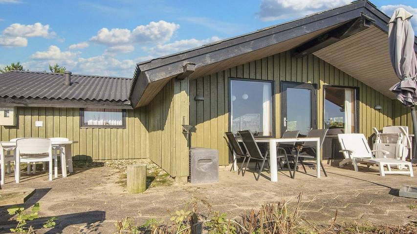 Ferienhaus für 8 Personen, mit Whirlpool und Sauna sowie Terrasse