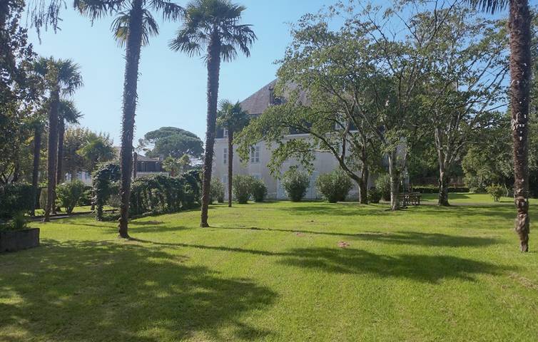 Location de vacances pour 10 personnes, avec jardin dans Rivehaute