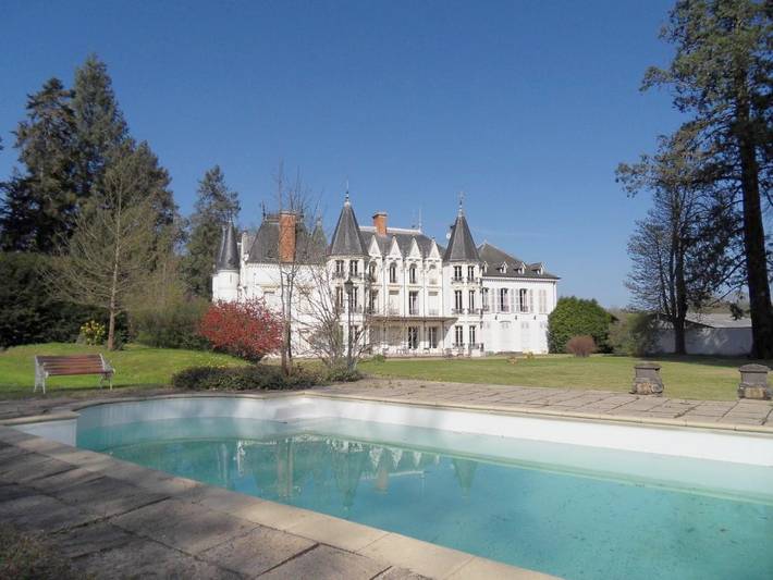Chambre d’hôte pour 2 personnes, avec vue et piscine ainsi que jardin et terrasse dans la Loire - 3