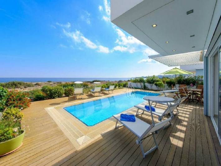 Villa for 6 people, with pool and balcony/terrace in Cyprus