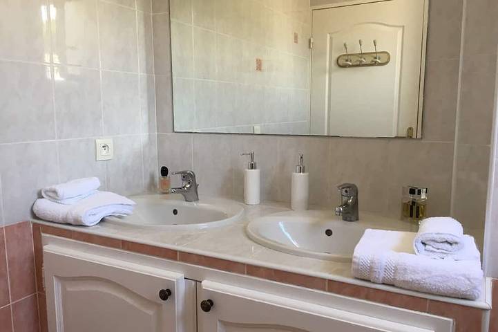 Côte d'Azur-Direkt am Wasser-Sandstrand-Les Issambres-Möblierte Touristenunterkunft 4 **** in Roquebrune-sur-Argens, Mittelmeerküste (Frankreich)