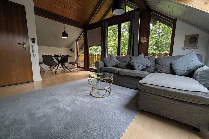 Gîte pour 2 personnes, avec Balcon ainsi que Jacuzzi et Jardin à Oberursel