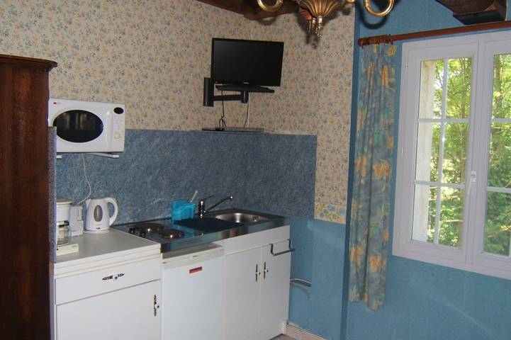 Gîte pour 2 personnes, avec jardin ainsi que piscine et terrasse