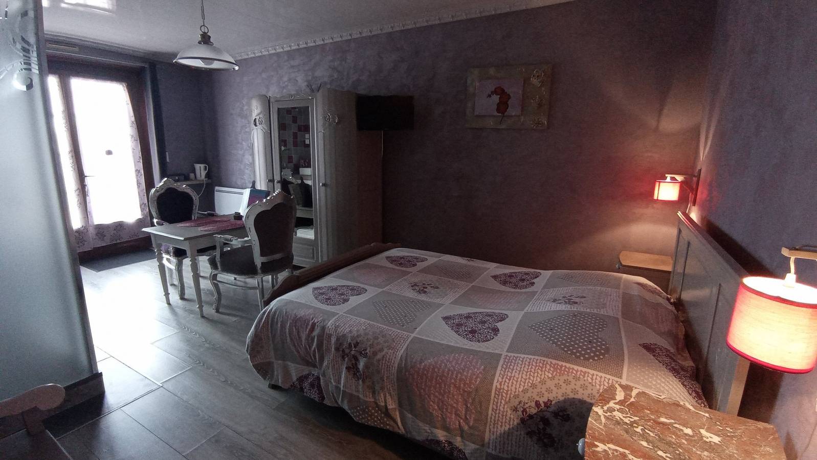 Maison d'hôtes "Au Doubs Cocon Fleuri" - Chambre in Mamirolle, Jura Francais