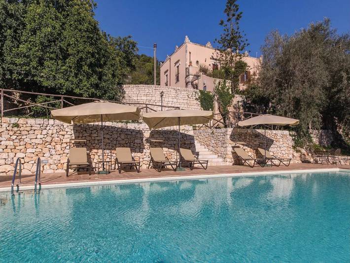 Villa per 14 persone, con piscina e giardino a Modica