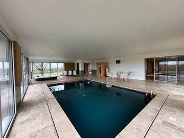 Location de vacances pour 15 personnes, avec piscine ainsi que terrasse et jardin, adapté aux familles à Sainte-Cécile (Vendée)